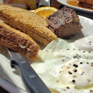 8oz Bistro Filet, Eggs, and Toast
