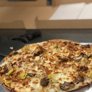 Chicken Bacon Onion Artichoke Alfredo Pizza (12 inch)
